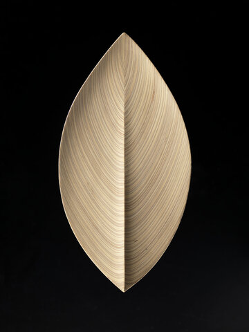 タピオ・ヴィルカラ《レヒティヴァティ/リーフディッシュ》1950年代 Tapio Wirkkala Rut Bryk Foundation Collection / EMMA ―Espoo Museum of Modern Art. © Ari Karttunen / EMMA